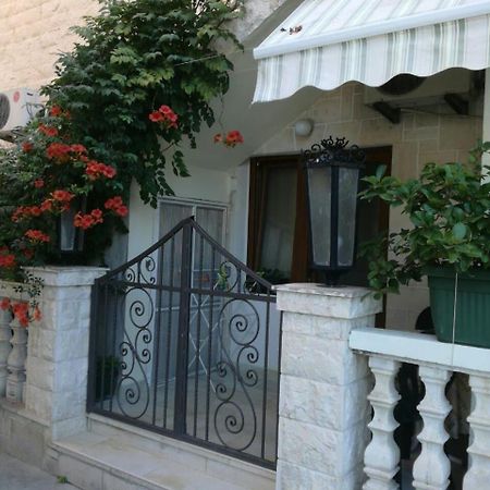Romana 1 Tivat Bagian luar foto