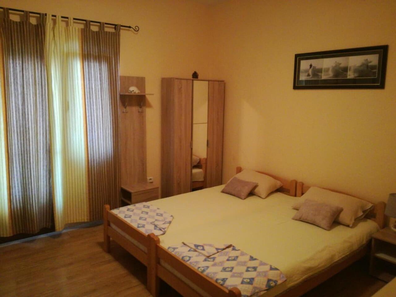 Romana 1 Tivat Bagian luar foto